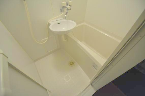 バス・シャワールーム　ゆったりと入るなら、お風呂とトイレとは別々が嬉しいですよね。