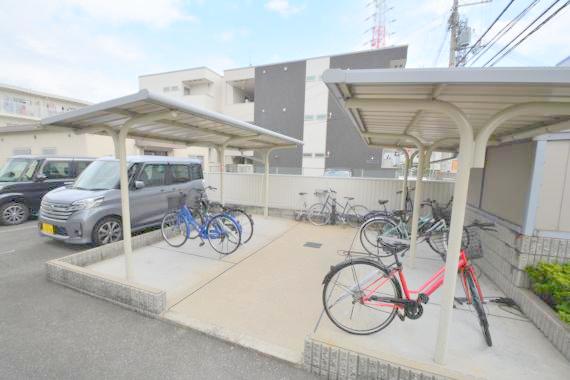 駐車場　あなたの大事な自転車も安心してとめることができますね。