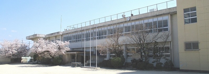 小学校　木津川市立相楽小学校（小学校）まで474m