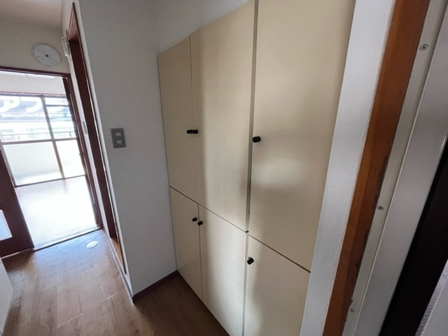 収納　写真は違う号室です。