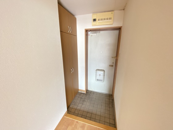 玄関　※別号室の写真です。