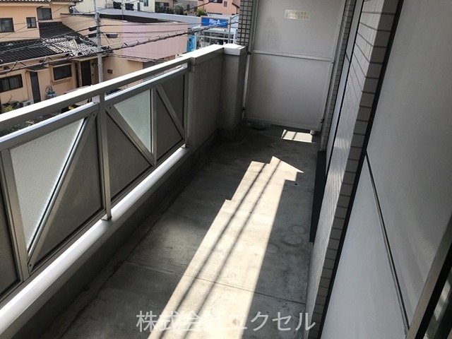 バルコニー　南向きで日当たり良好です。
