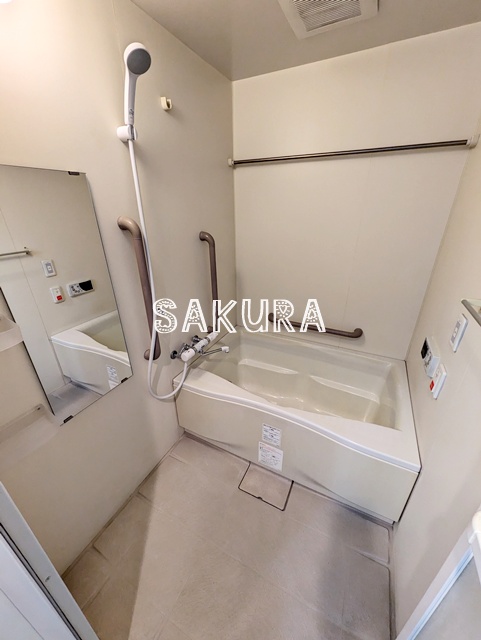 バス・シャワールーム　嬉しい追い焚き機能付きです♪