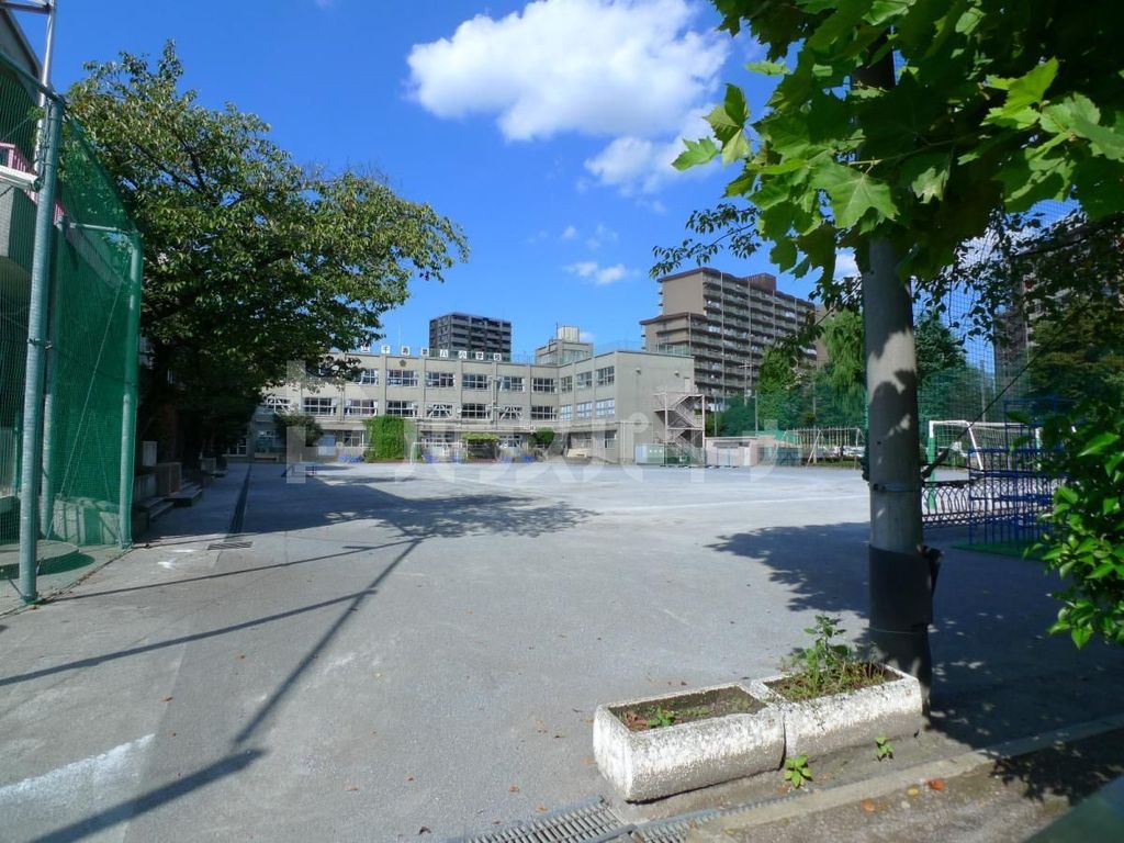 小学校　足立区立千寿第八小学校（小学校）まで580m