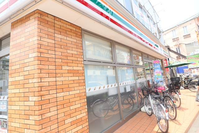コンビニ　セブンイレブンみのり台駅前店（コンビニ）まで1689m