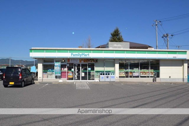 コンビニ　ファミリーマート（コンビニ）まで400m