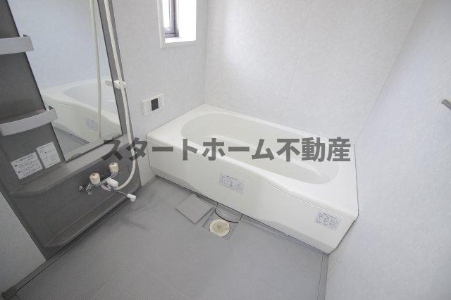 バス・シャワールーム　コンパクトで使いやすいお風呂です