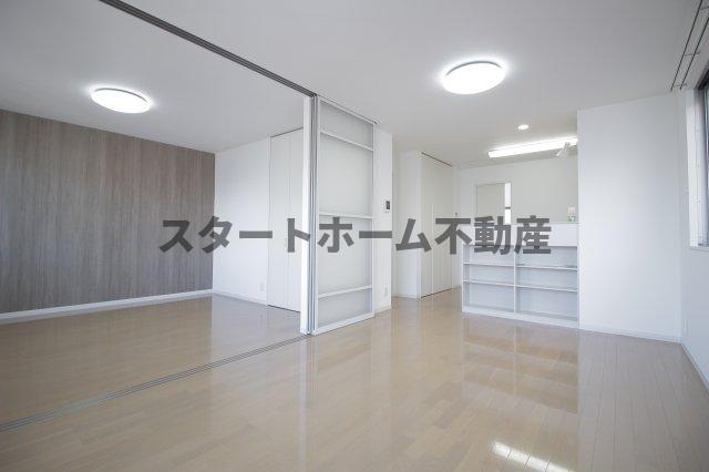 居室・リビング　こちらの居間で趣味の時間をお楽しみください