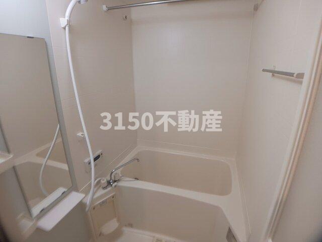 バス・シャワールーム　コンパクトで使いやすいお風呂です