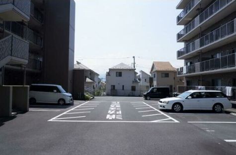 駐車場　駐車場