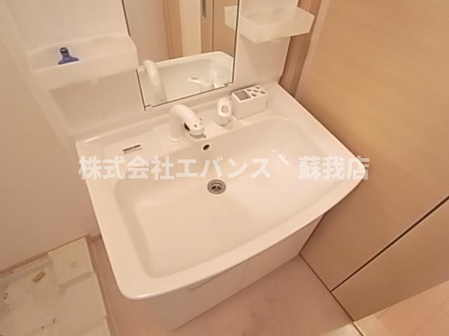 洗面設備　独立洗面台、朝の身支度には欠かせません