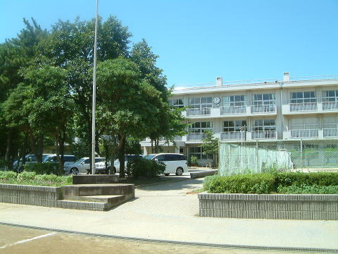 中学校　千葉市立葛城中学校（中学校）まで627m