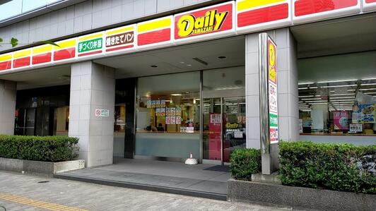 コンビニ　デイリーヤマザキ東陽町駅前店（コンビニ）まで204m