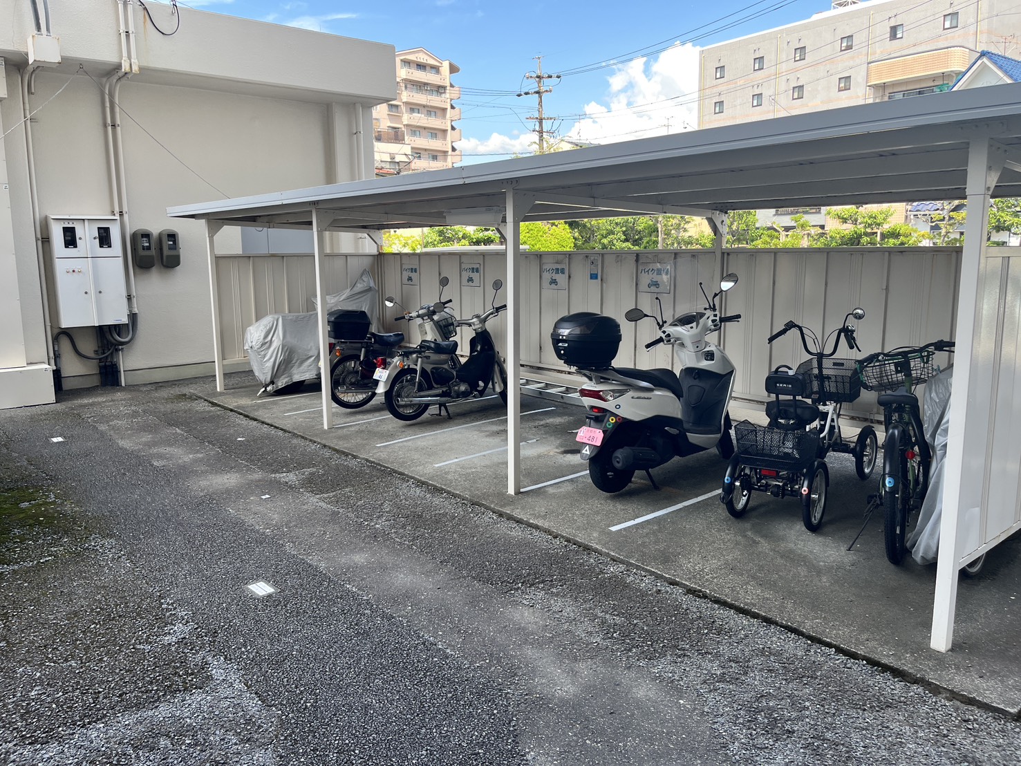 駐車場　バイク置場
