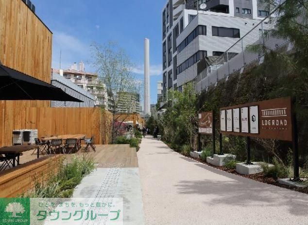 ショッピングセンター　LOG　ROAD　DAIKANYAMA（ショッピングセンター）まで240m