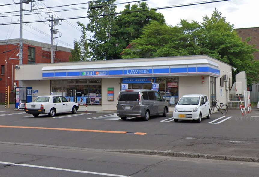 コンビニ　ローソン札幌南17条西店（コンビニ）まで323m
