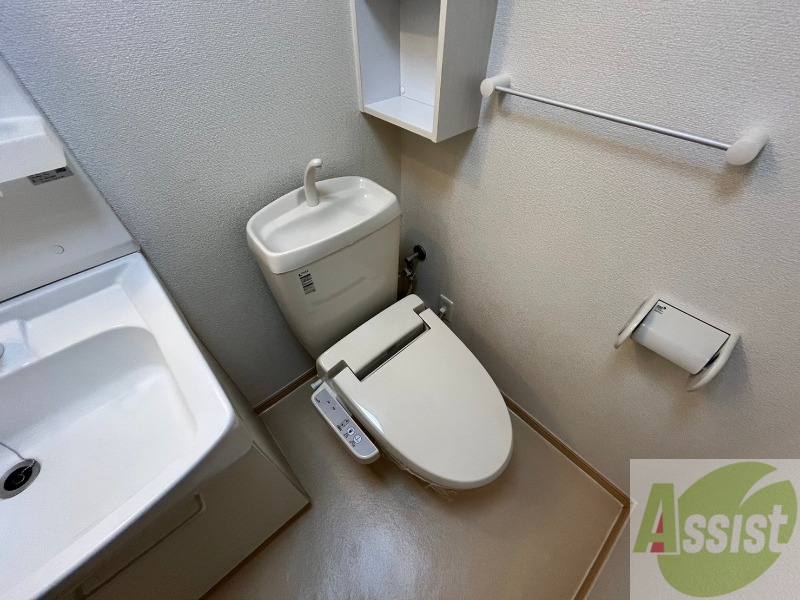 トイレ　シャワートイレになっているので快適です！