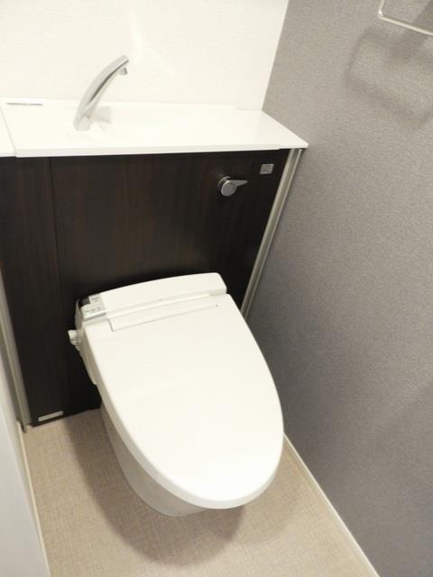 トイレ　温水洗浄便座付きの洋式トイレ♪
