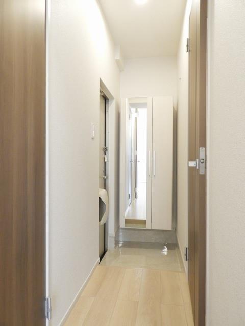 玄関　玄関をすっきりとできるトールタイプのシューズボックス！