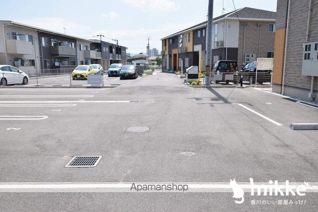 駐車場　駐車場