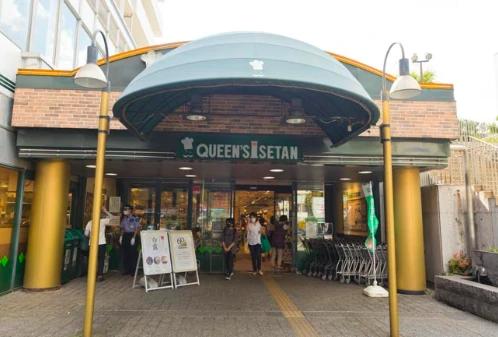 スーパー　クイーンズ伊勢丹小石川店（スーパー）まで243m