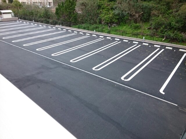 駐車場　駐車場があるので、車を買う予定の方も安心です