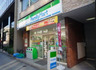 コンビニ　ファミリーマート 小伝馬町駅前店（コンビニ）まで73m