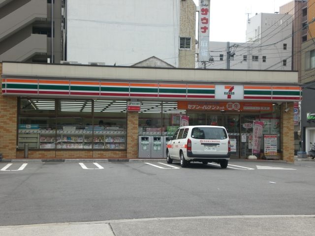 コンビニ　セブンイレブン（コンビニ）まで320m