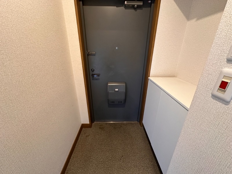 玄関　玄関収納もあります