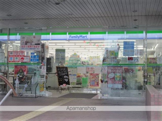 コンビニ　ファミリーマート（コンビニ）まで211m