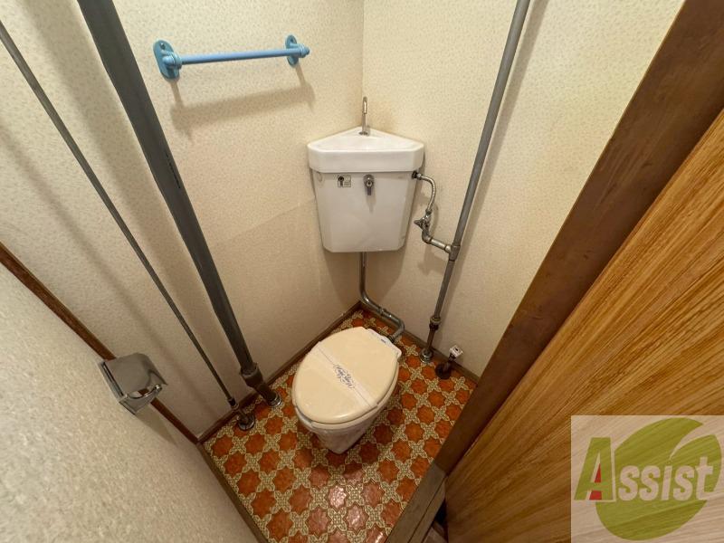 トイレ　こちらはトイレです。清潔感があり、安心して使用できます。