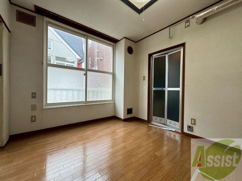 居室・リビング　広くてキレイなお部屋が広がっていて、充実した生活が送れそう。
