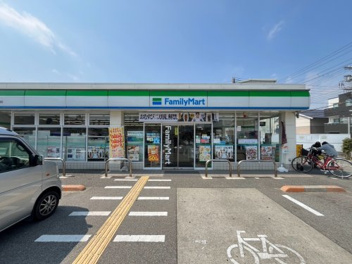 コンビニ　ファミリーマート 尾浜町三丁目店（コンビニ）まで101m
