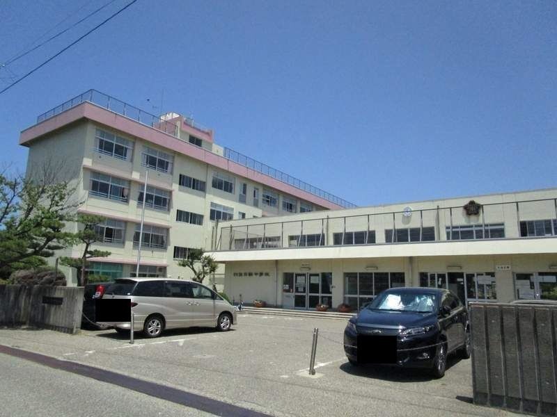 中学校　新潟市立坂井輪中学校（中学校）まで793m