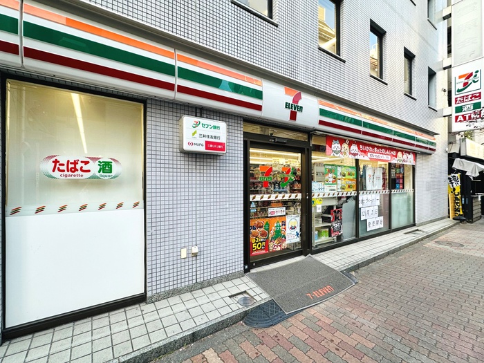 コンビニ　セブンイレブン港区芝２丁目店（コンビニ）まで50m