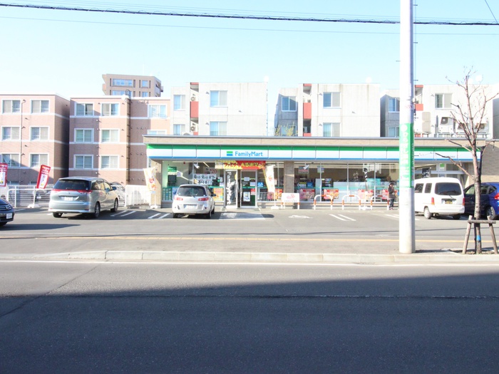 コンビニ　ファミリーマート 札幌平岸4条店（コンビニ）まで280m