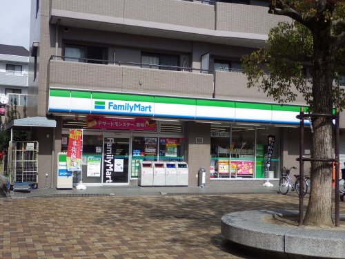 コンビニ　ファミリーマート（コンビニ）まで401m