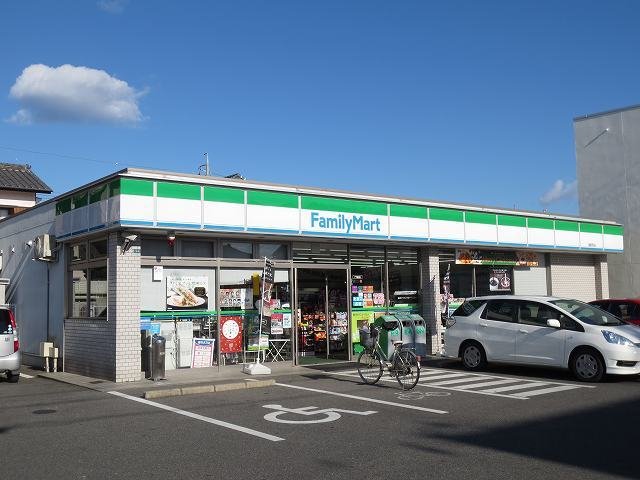 その他　ファミリーマートまで700m