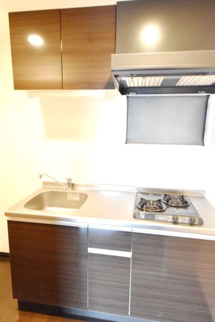 キッチン　同物件別部屋のお写真になります。現況優先です。