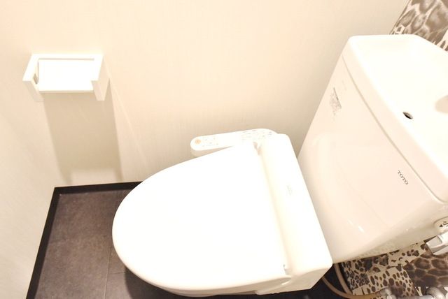 トイレ　同物件別部屋のお写真になります。現況優先です。