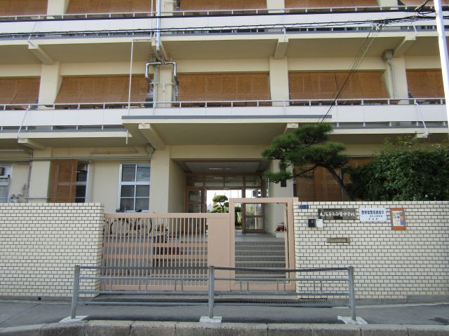 中学校　大阪市立白鷺中学校（中学校）まで589m