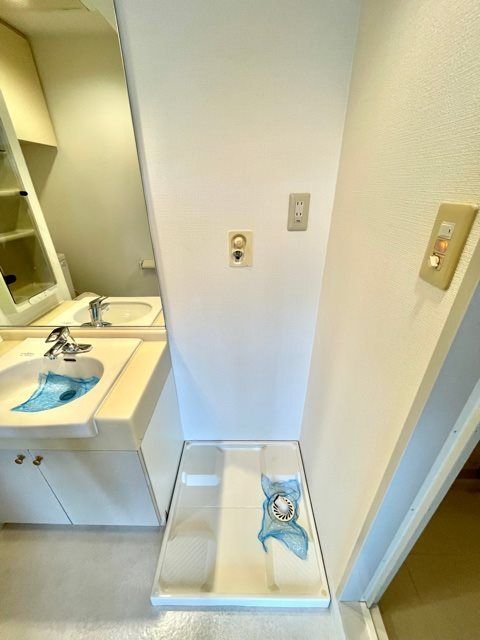 エントランス　■室内洗濯機置き場