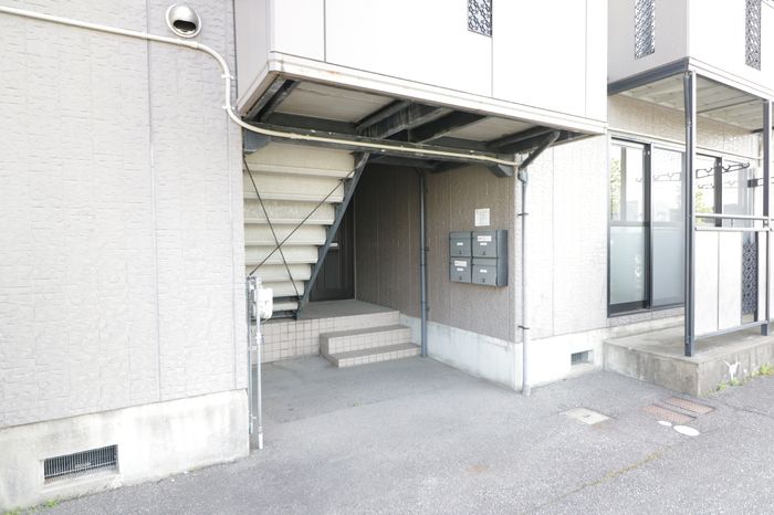 あいの風とやま鉄道 小杉駅 徒歩13分 2階建 築32年の玄関写真