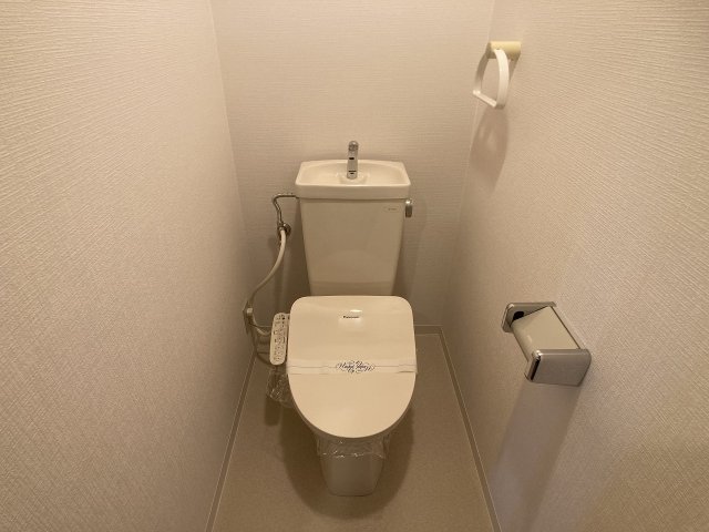 トイレ　2026年10月撮影※現況が相違する場合は現況を優先致します