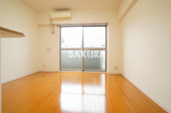 居室・リビング　開放感のあるゆったりとしたお部屋です♪