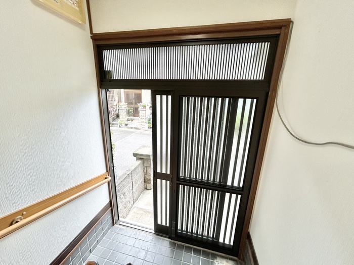喜多町貸家の玄関写真
