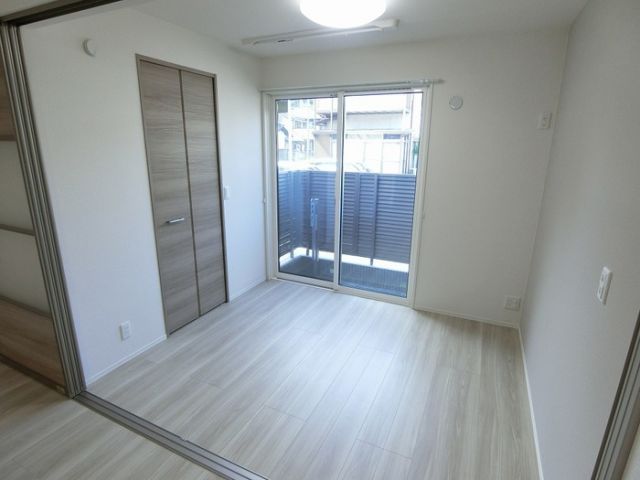 シャトル古市の居間写真