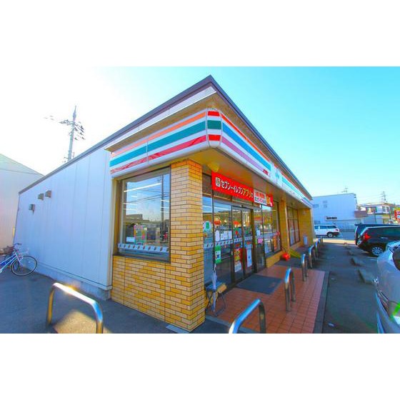 コンビニ　セブンイレブン富山附属学園前店（コンビニ）まで681m