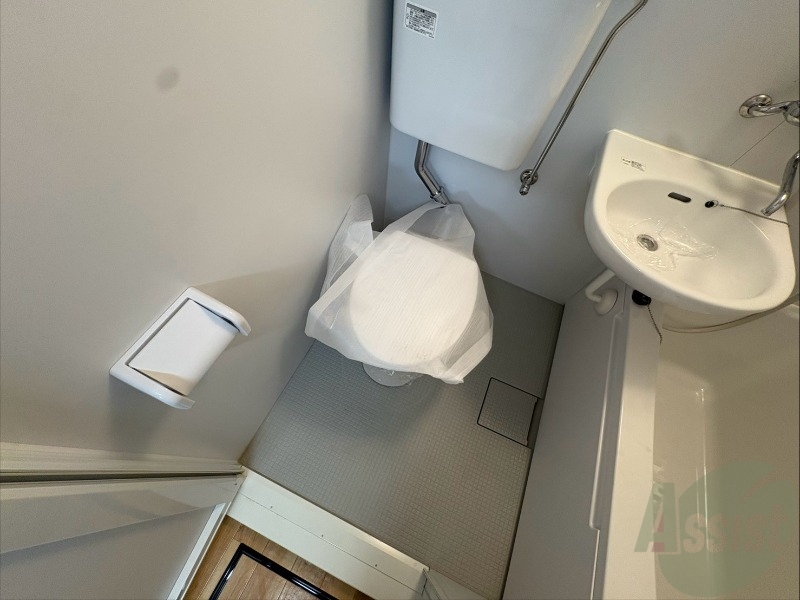 地下鉄東西線 琴似駅 徒歩5分 3階建 築41年のトイレ写真