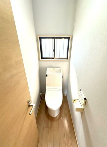 汲沢町貸家のトイレ写真